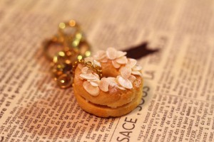 Paris Brest, Pane, Portachiavi - High quality royalty free images resources for commercial and personal uses. No payment, No sign up.