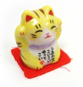 日本人形, ネコ, 招き猫 - 高解像度3Dイメージ、グラフ、白背景、イラスト、ボタンなどすべて無料・会員登録必要なし・商業用利用可能