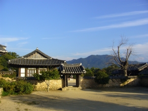 Koreanisches traditionelles Haus, Himmel, Grün - High quality royalty free images resources for commercial and personal uses. No payment, No sign up.