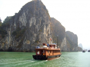 Vietnam, la bahía de Halong, Enviar - High quality royalty free images resources for commercial and personal uses. No payment, No sign up.